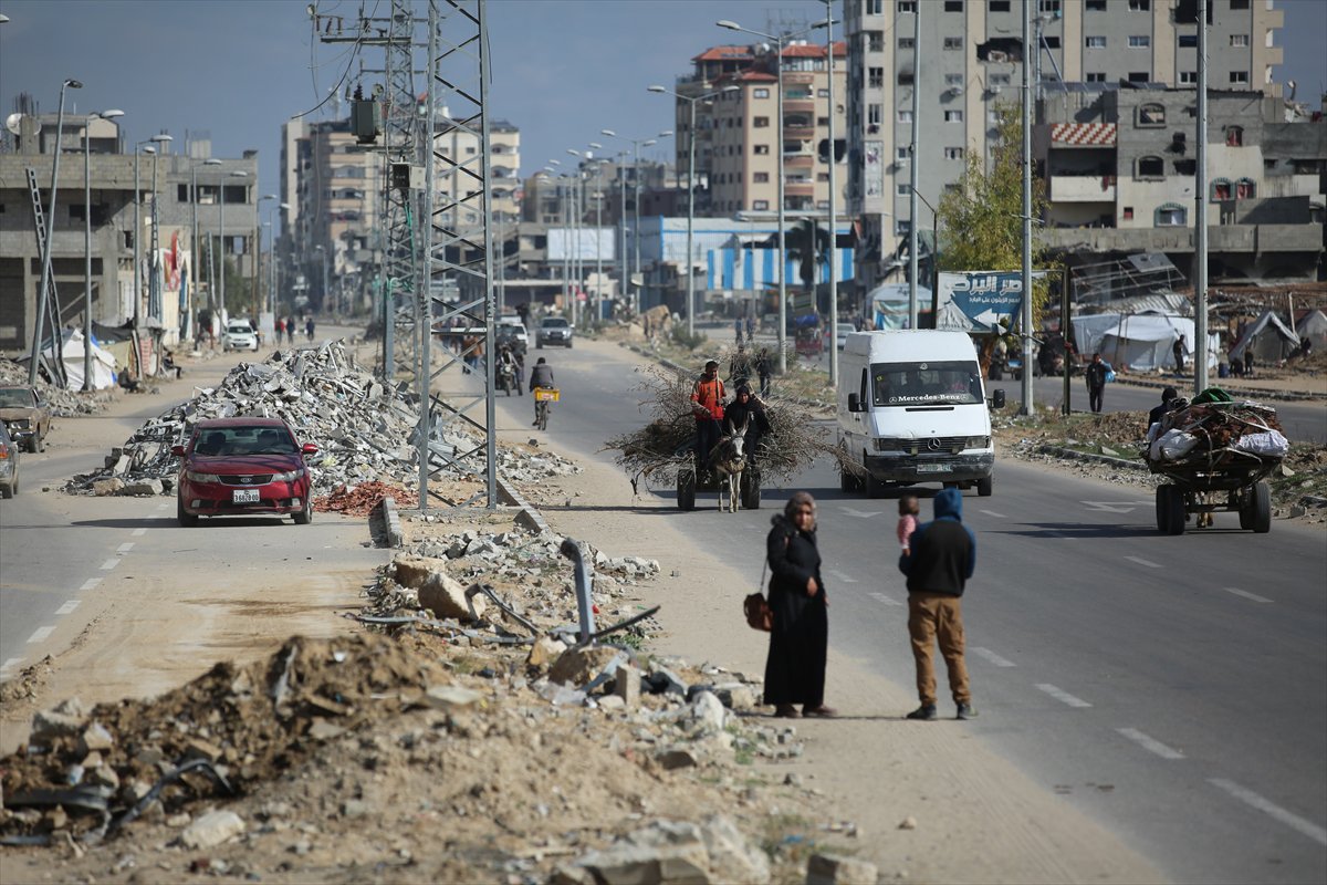 Ateşkesin ardından Gazze'nin Refah kentine dönen Filistinliler yıkımla karşılaştı