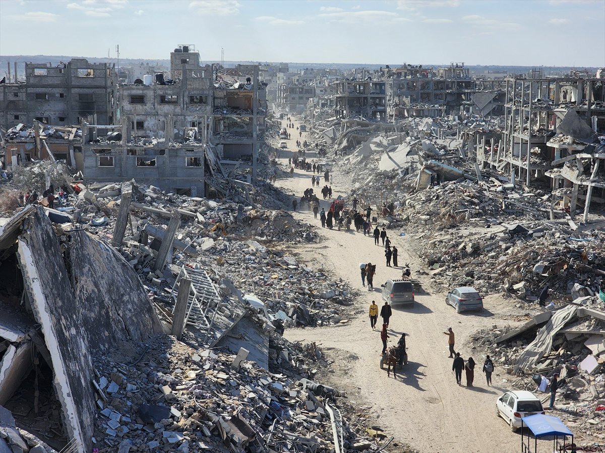 Ateşkesin ardından Gazze'nin Refah kentine dönen Filistinliler yıkımla karşılaştı