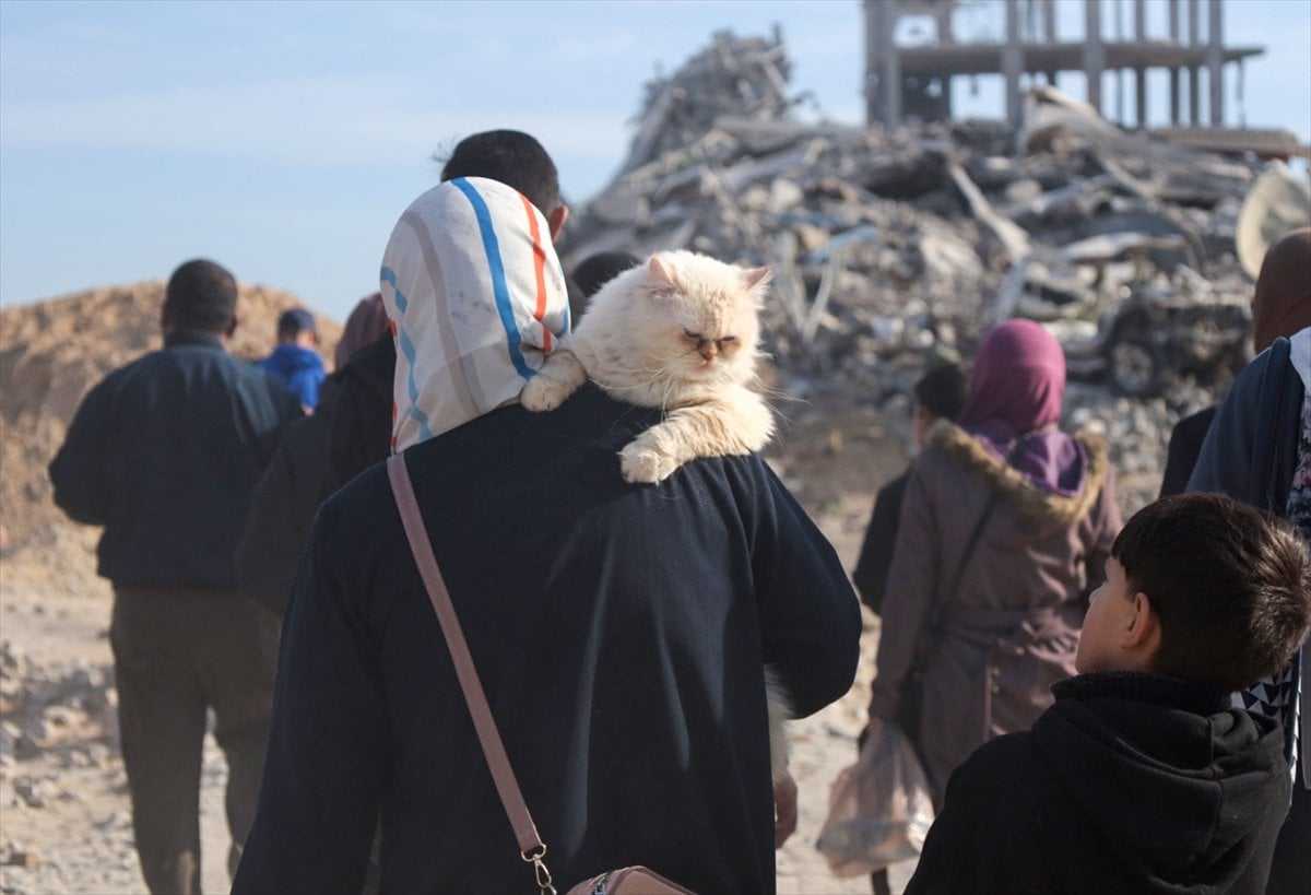 Ateşkesin ardından Gazze'nin Refah kentine dönen Filistinliler yıkımla karşılaştı