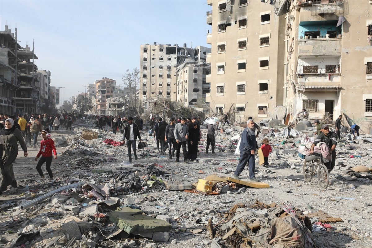 Ateşkesin ardından Gazze'nin Refah kentine dönen Filistinliler yıkımla karşılaştı