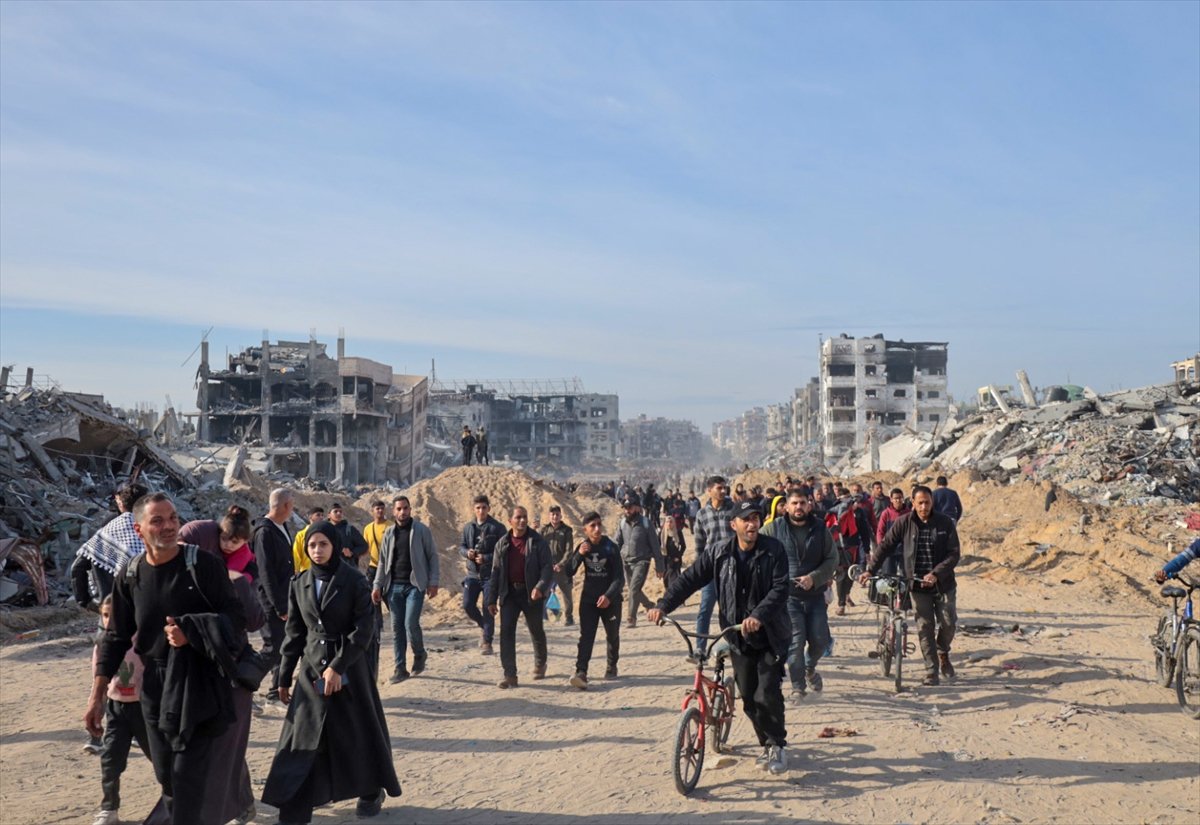 Ateşkesin ardından Gazze'nin Refah kentine dönen Filistinliler yıkımla karşılaştı