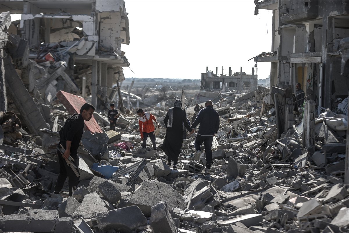 Ateşkesin ardından Gazze'nin Refah kentine dönen Filistinliler yıkımla karşılaştı