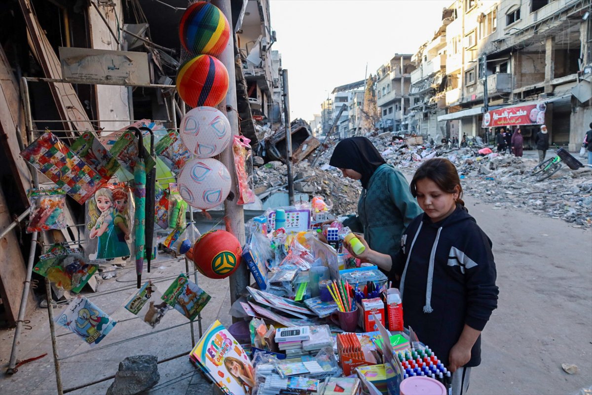 Ateşkesin ardından Gazze'nin Refah kentine dönen Filistinliler yıkımla karşılaştı