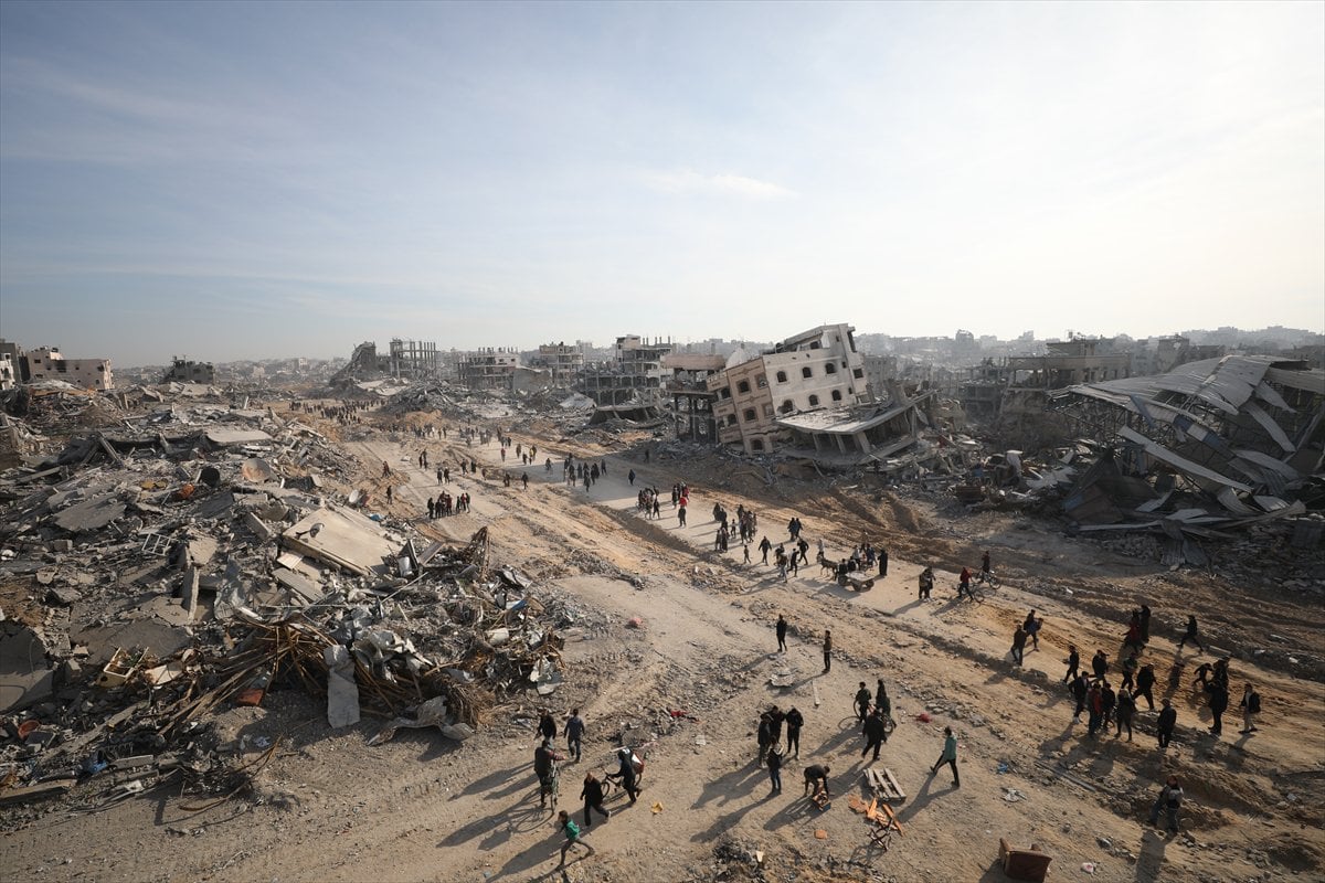 Ateşkesin ardından Gazze'nin Refah kentine dönen Filistinliler yıkımla karşılaştı