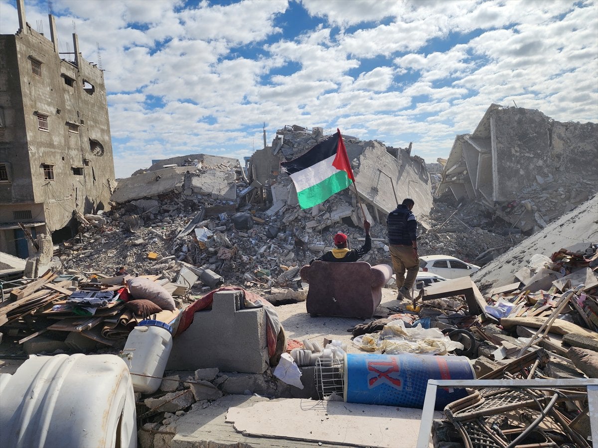 Ateşkesin ardından Gazze'nin Refah kentine dönen Filistinliler yıkımla karşılaştı