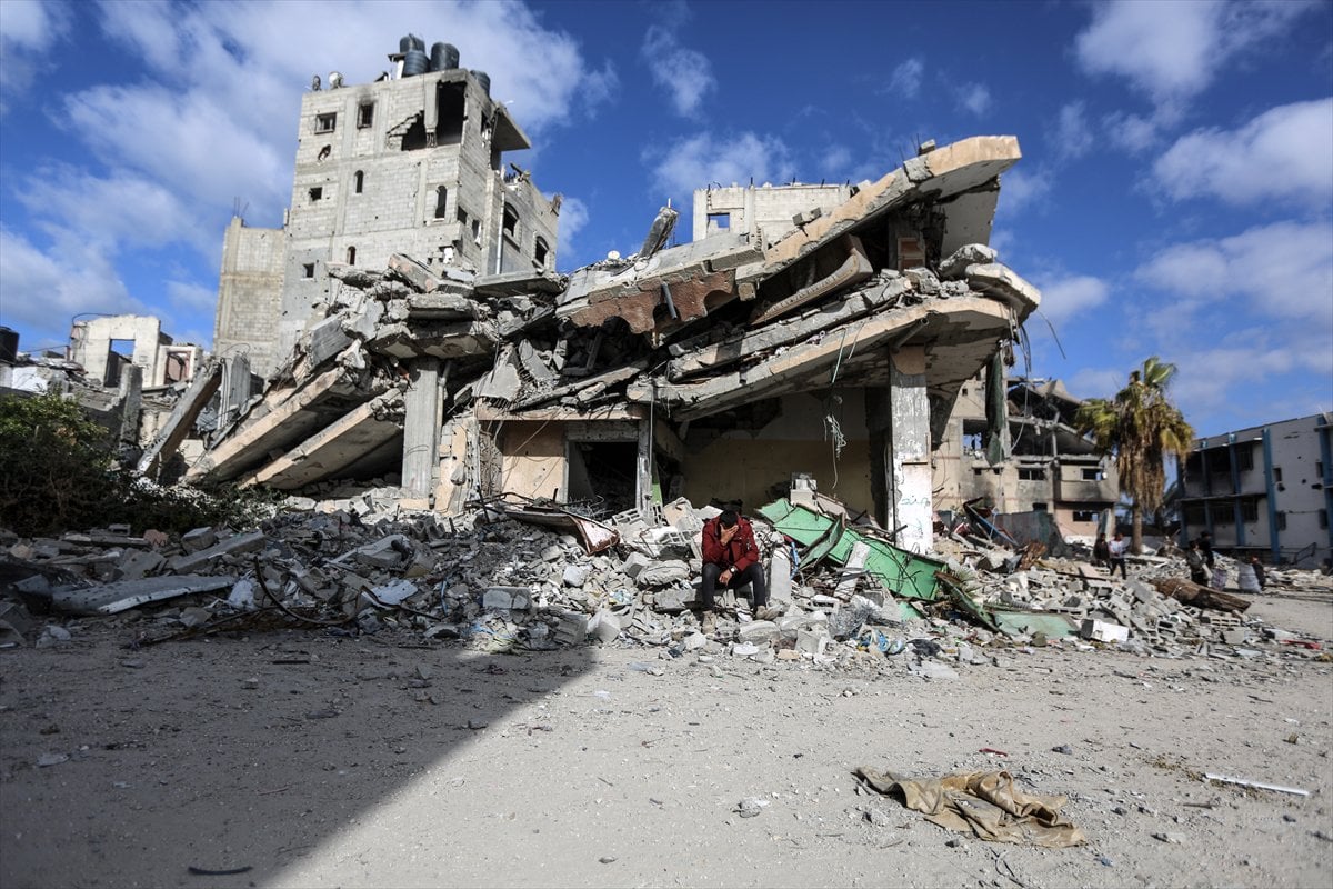 Ateşkesin ardından Gazze'nin Refah kentine dönen Filistinliler yıkımla karşılaştı