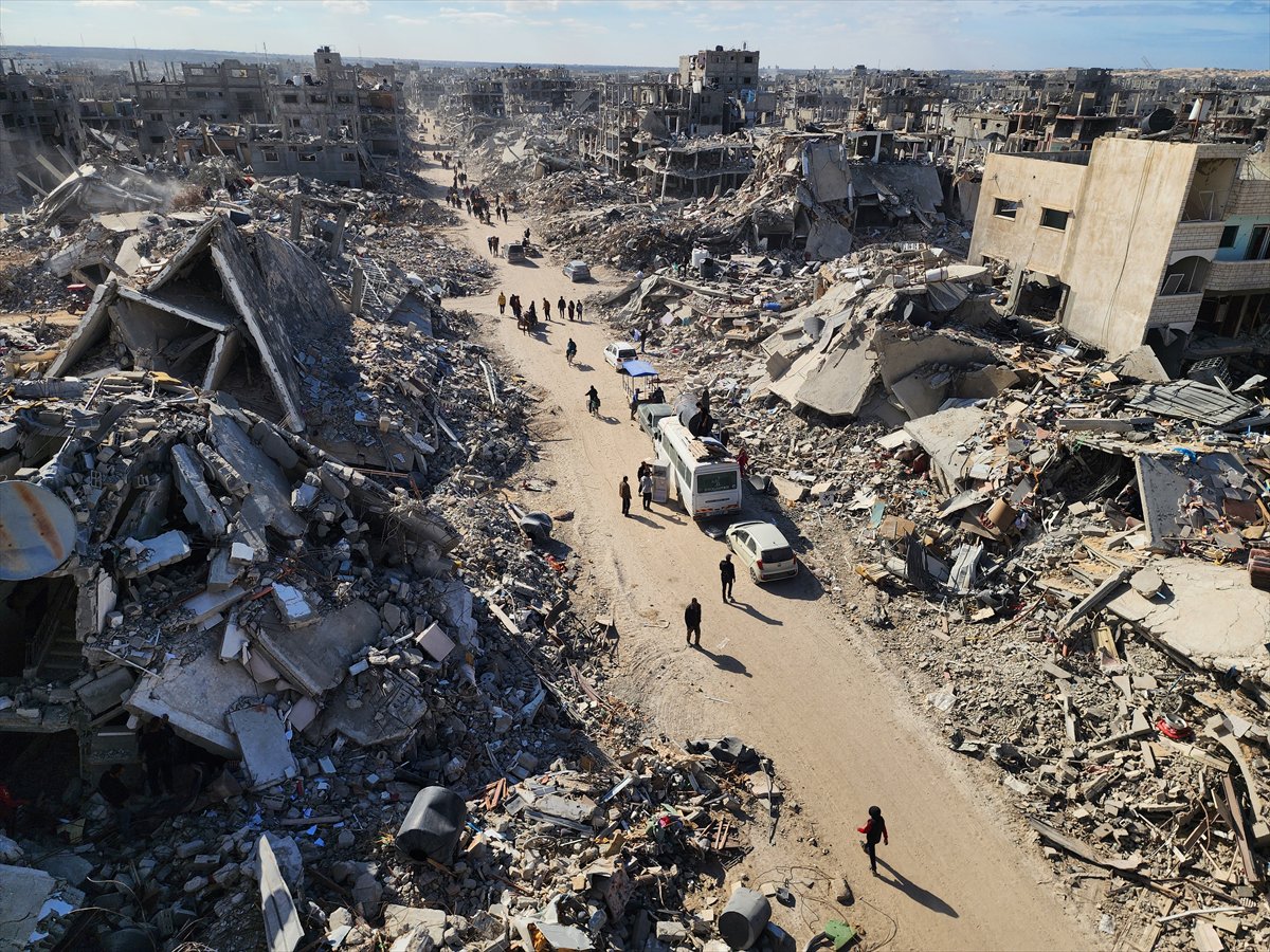 Ateşkesin ardından Gazze'nin Refah kentine dönen Filistinliler yıkımla karşılaştı