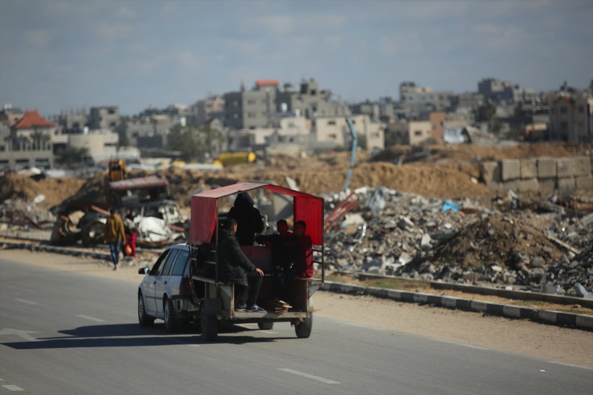 Ateşkesin ardından Gazze'nin Refah kentine dönen Filistinliler yıkımla karşılaştı