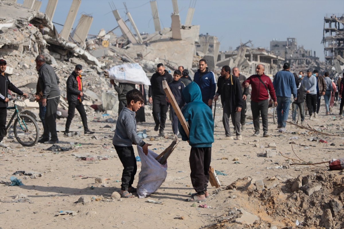 Ateşkesin ardından Gazze'nin Refah kentine dönen Filistinliler yıkımla karşılaştı