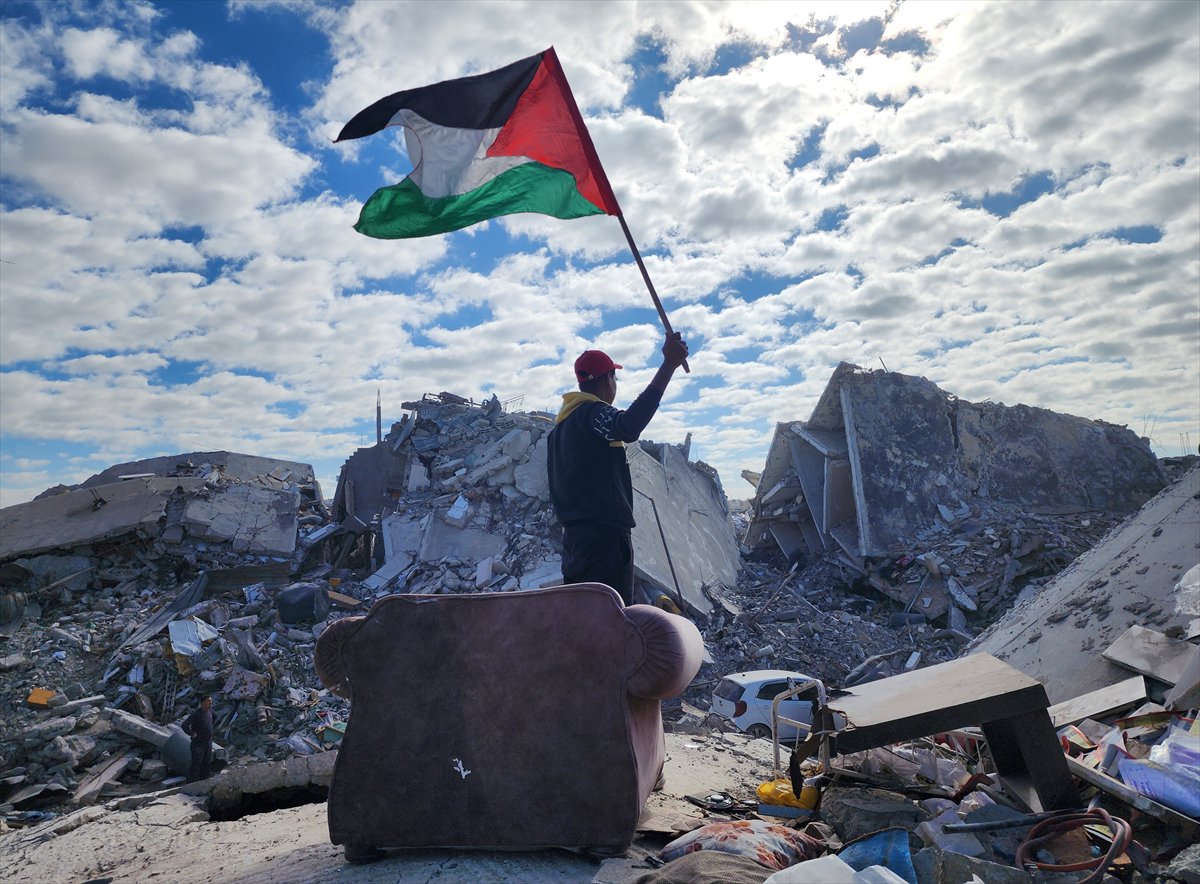 Ateşkesin ardından Gazze'nin Refah kentine dönen Filistinliler yıkımla karşılaştı