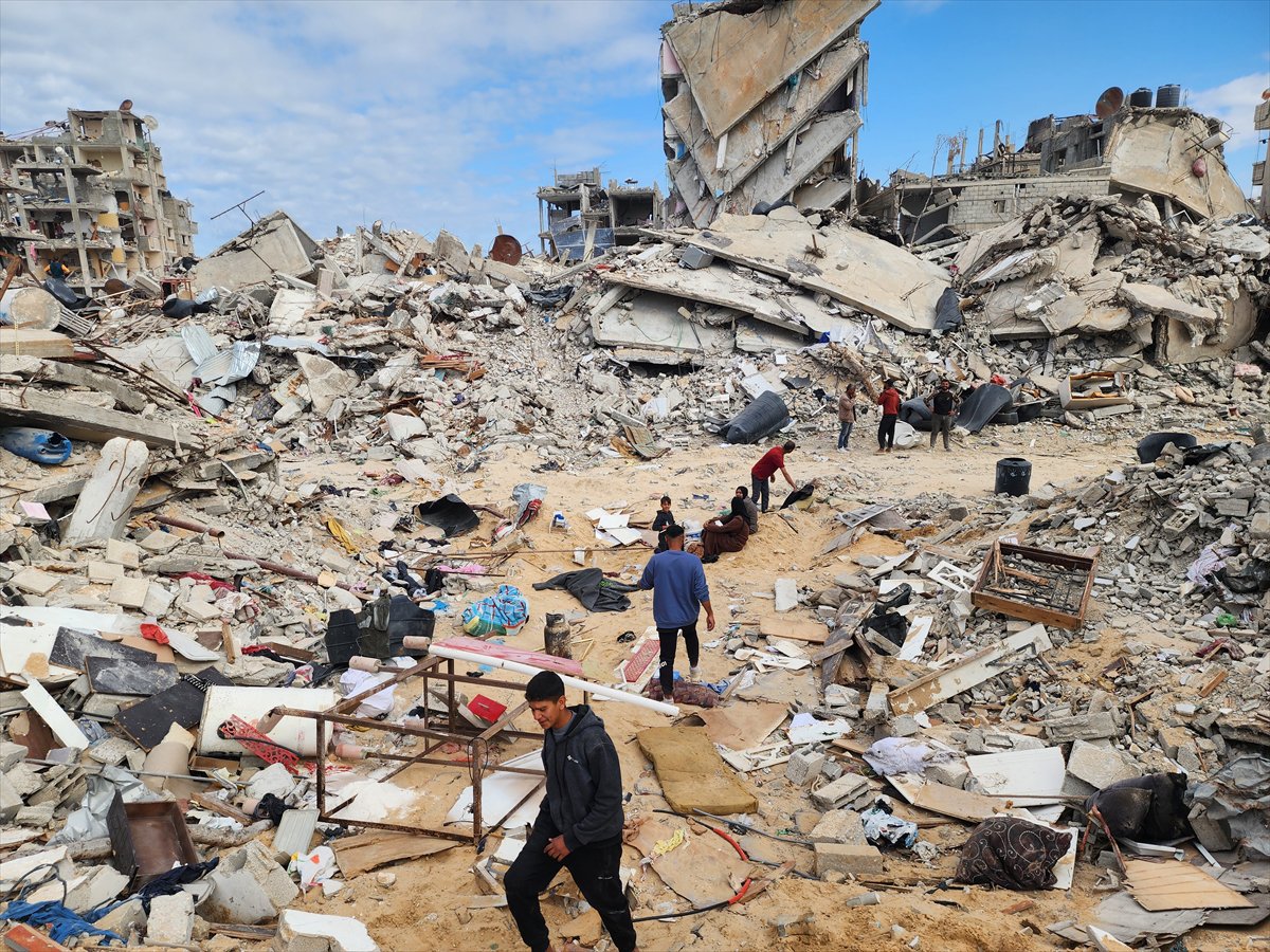 Ateşkesin ardından Gazze'nin Refah kentine dönen Filistinliler yıkımla karşılaştı