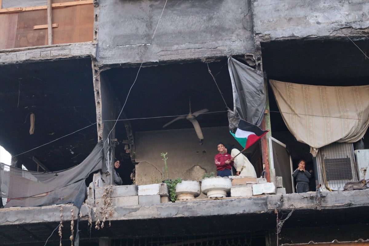 Ateşkesin ardından Gazze'nin Refah kentine dönen Filistinliler yıkımla karşılaştı