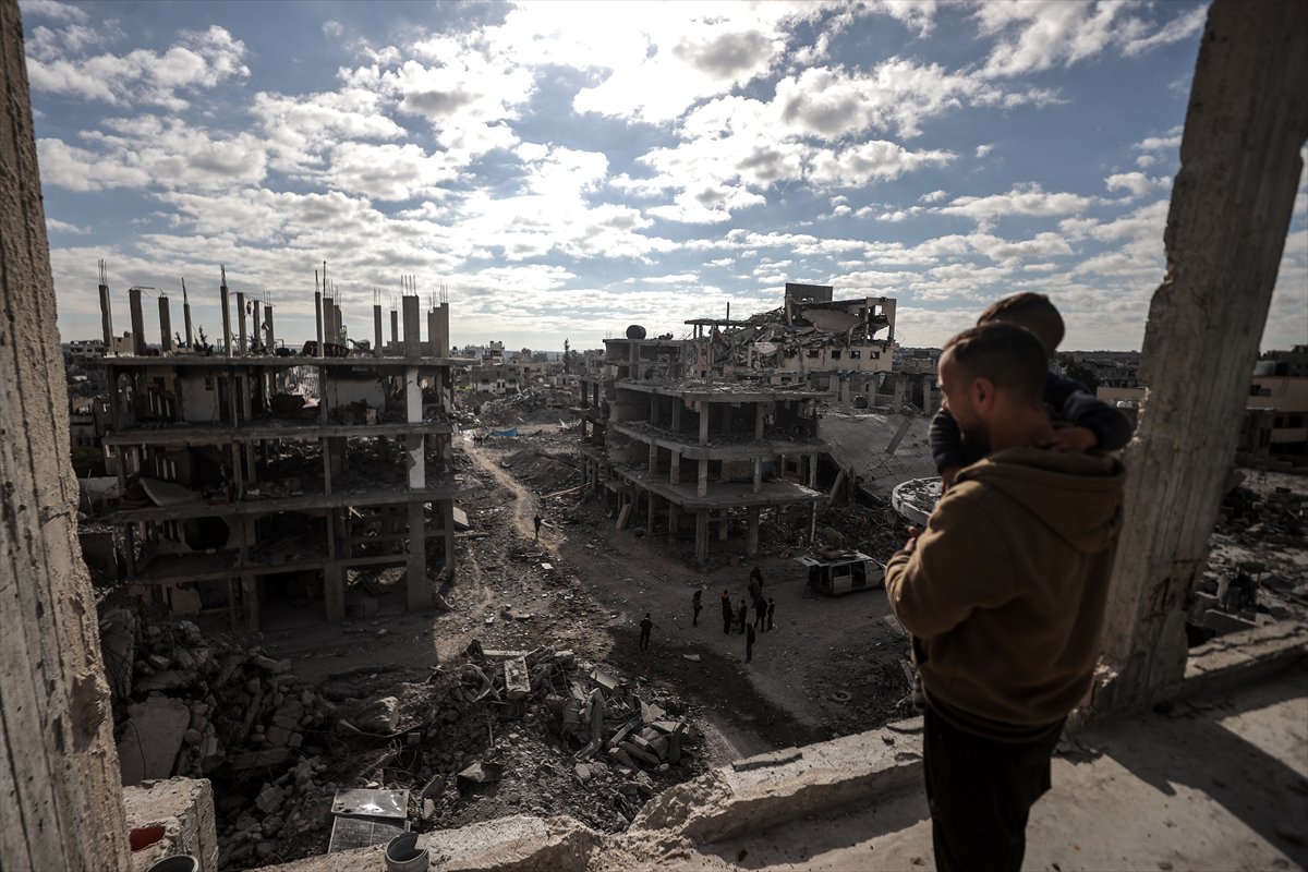 Ateşkesin ardından Gazze'nin Refah kentine dönen Filistinliler yıkımla karşılaştı