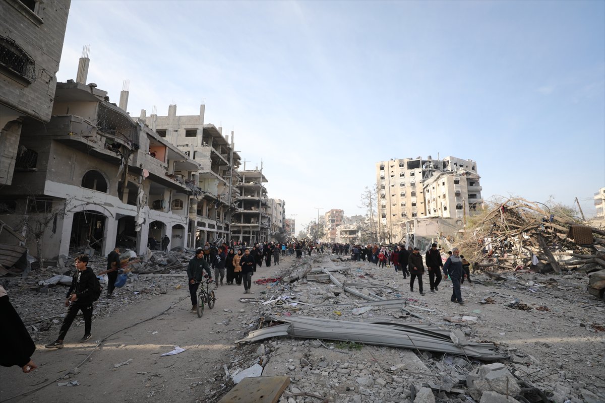 Ateşkesin ardından Gazze'nin Refah kentine dönen Filistinliler yıkımla karşılaştı