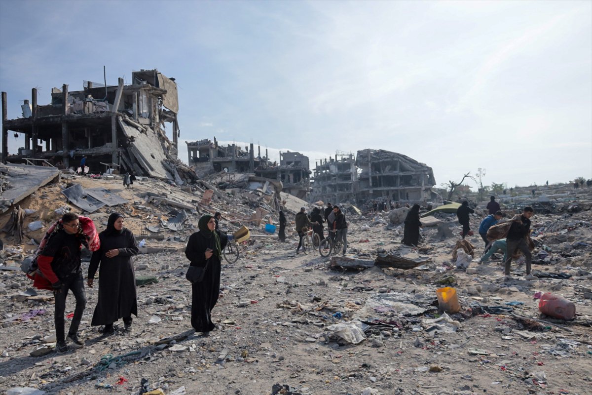 Ateşkesin ardından Gazze'nin Refah kentine dönen Filistinliler yıkımla karşılaştı