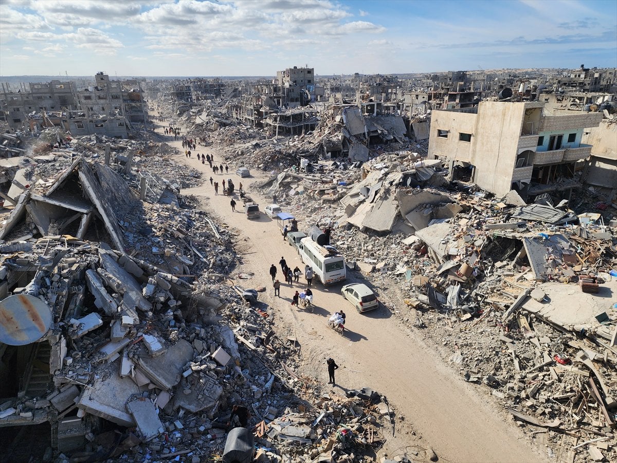 Ateşkesin ardından Gazze'nin Refah kentine dönen Filistinliler yıkımla karşılaştı