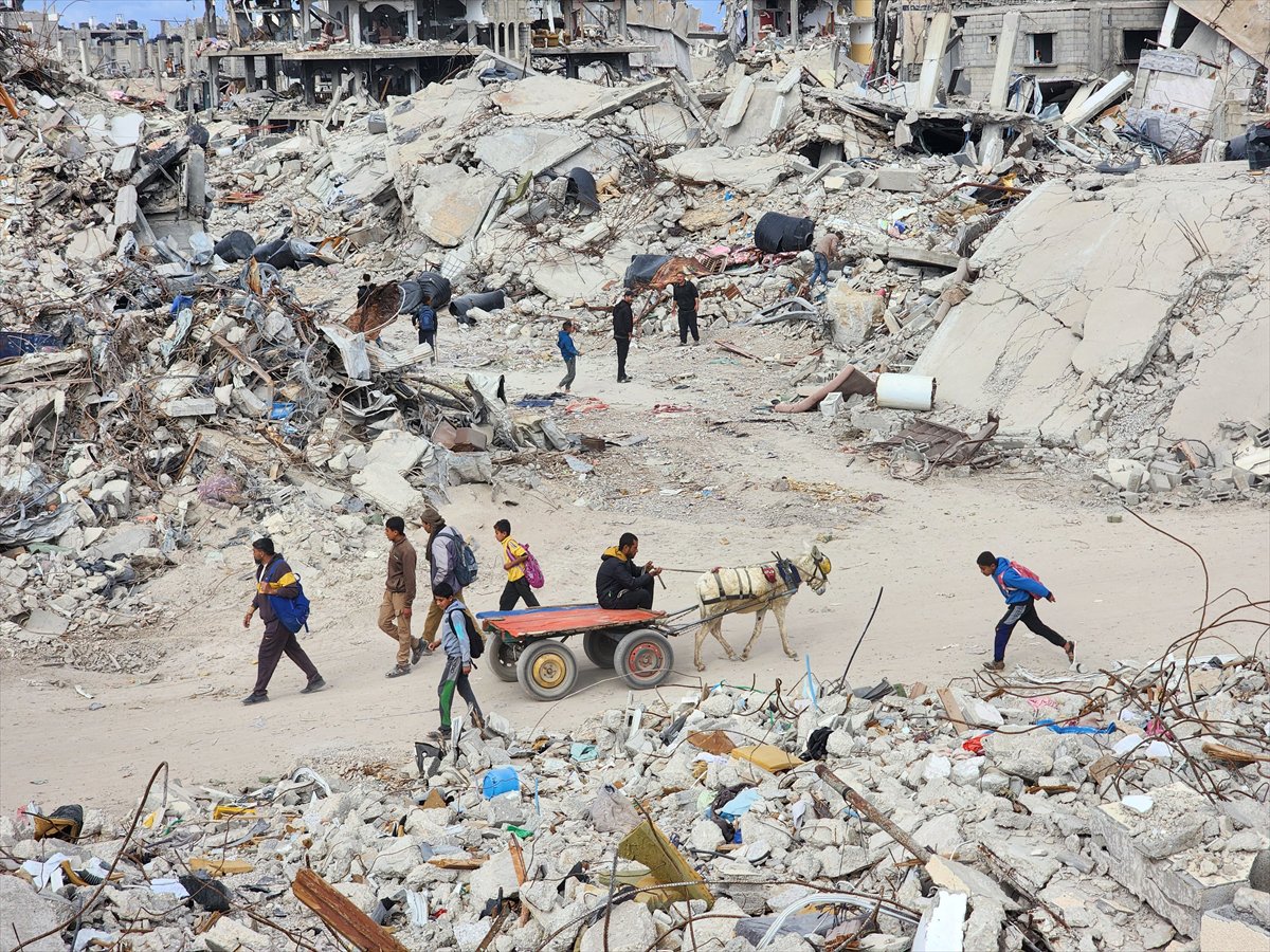 Ateşkesin ardından Gazze'nin Refah kentine dönen Filistinliler yıkımla karşılaştı