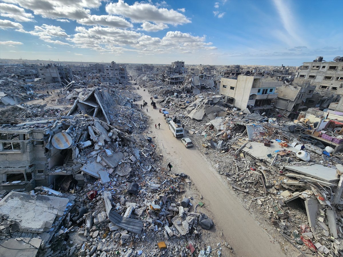 Ateşkesin ardından Gazze'nin Refah kentine dönen Filistinliler yıkımla karşılaştı