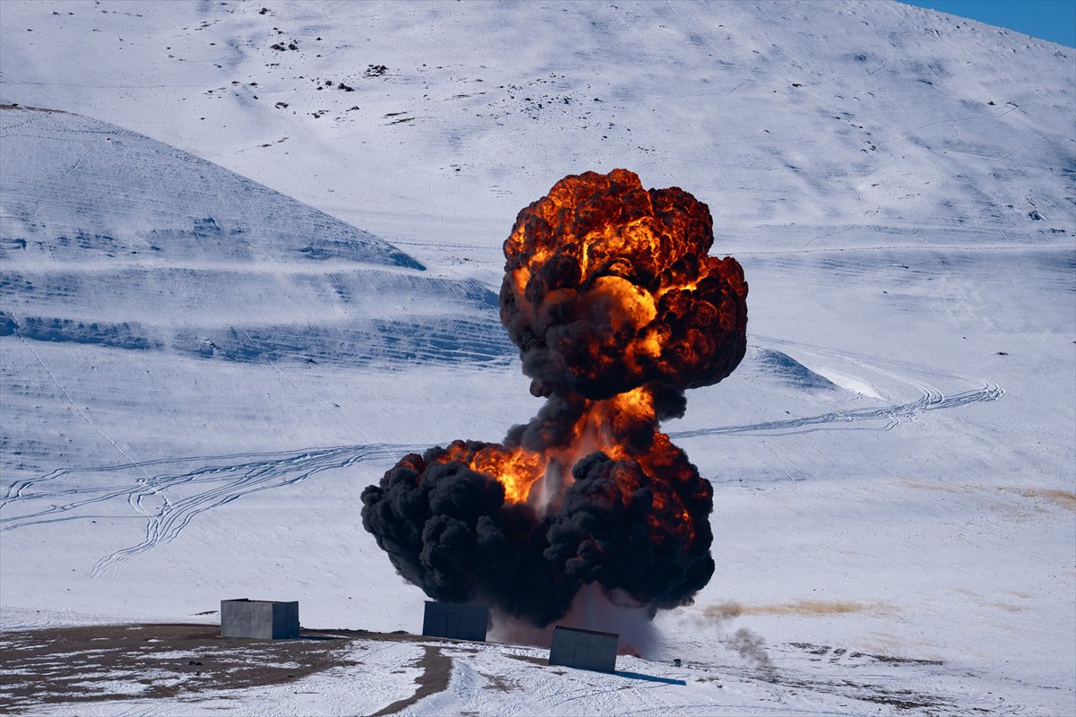 Türk Silahlı Kuvvetlerinin Kars'taki "Kış-2025 Tatbikatı" sürüyor