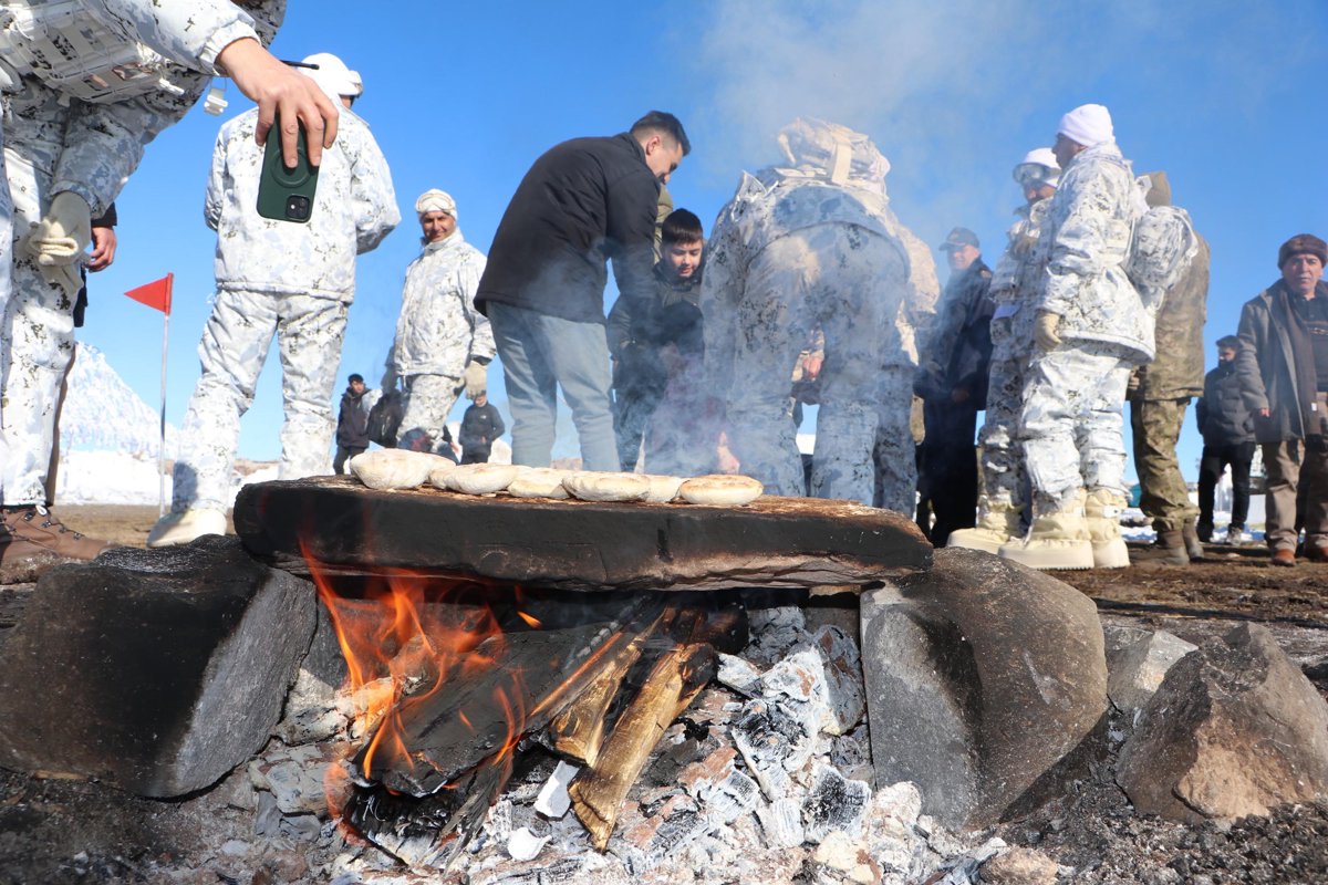 Türk Silahlı Kuvvetlerinin Kars'taki "Kış-2025 Tatbikatı" sürüyor
