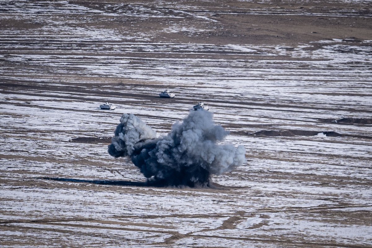 Türk Silahlı Kuvvetlerinin Kars'taki "Kış-2025 Tatbikatı" sürüyor