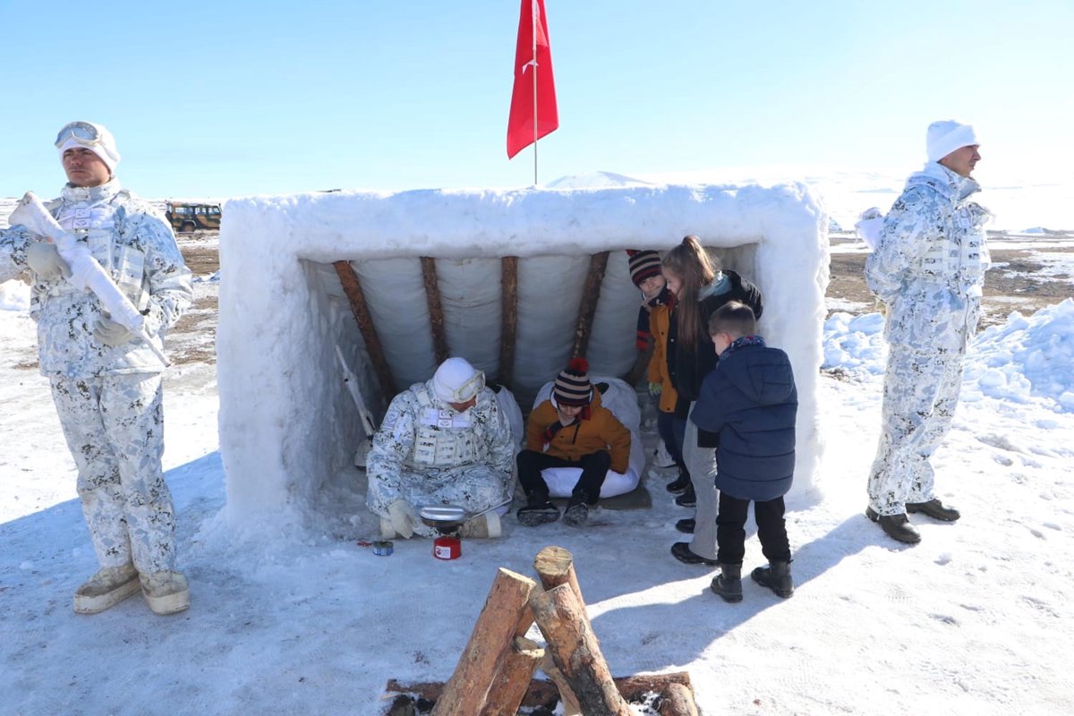 Türk Silahlı Kuvvetlerinin Kars'taki "Kış-2025 Tatbikatı" sürüyor