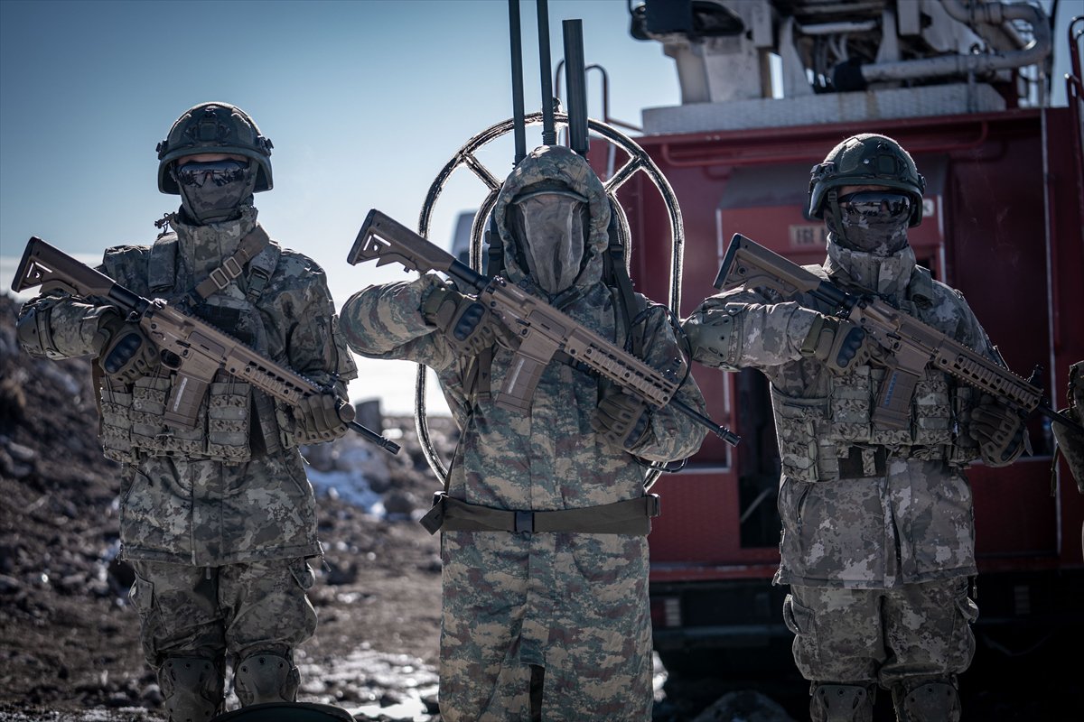 Türk Silahlı Kuvvetlerinin Kars'taki "Kış-2025 Tatbikatı" sürüyor