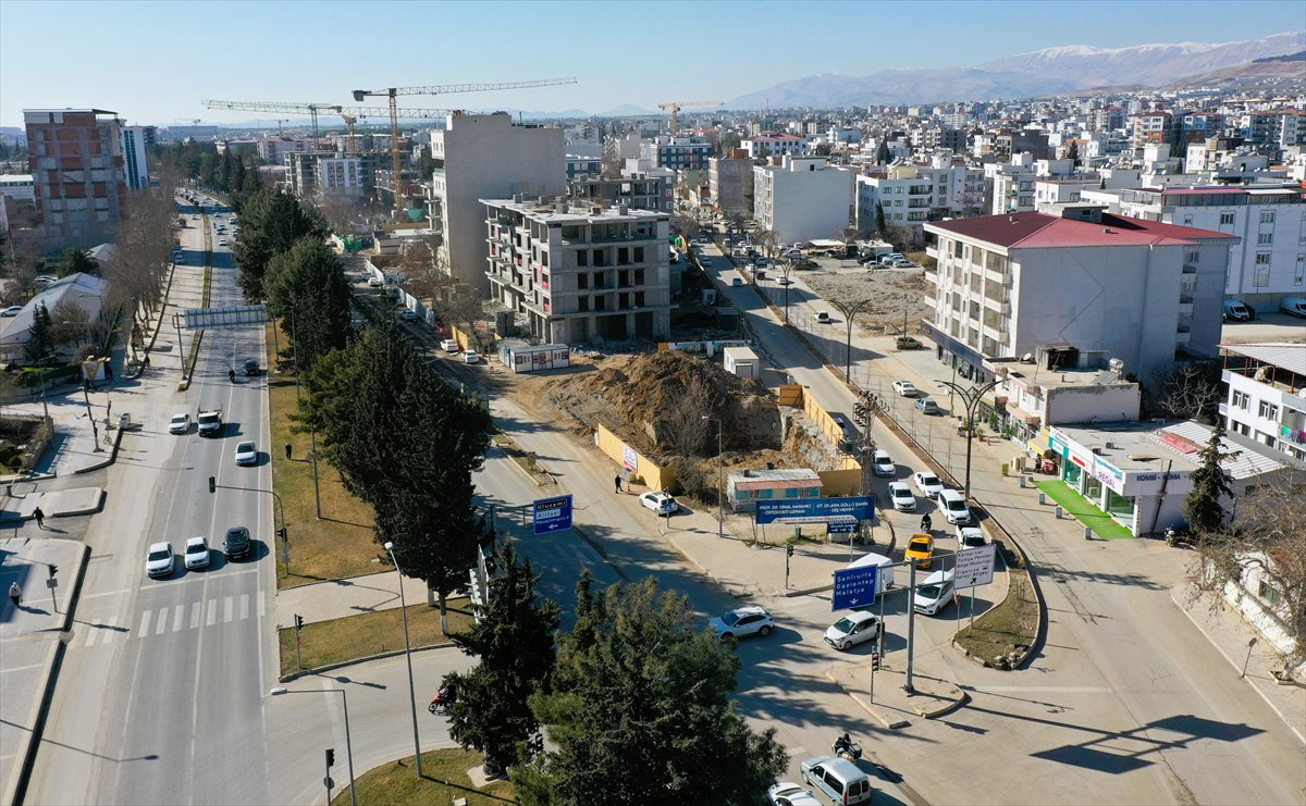 Depremlerin yıkıma neden olduğu il merkezleri görüntülendi - Resim 15