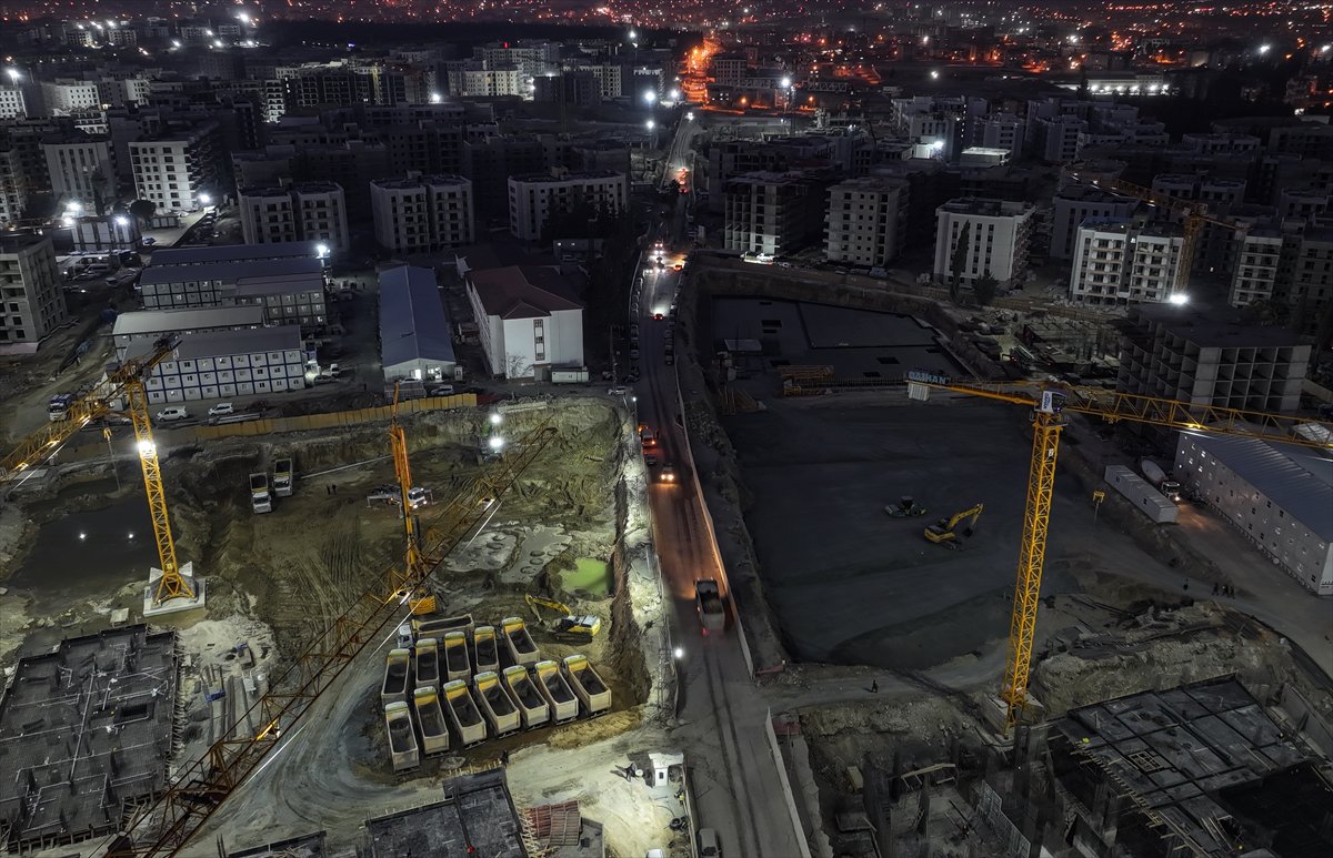 Depremlerin yıkıma neden olduğu il merkezleri görüntülendi - Resim 37
