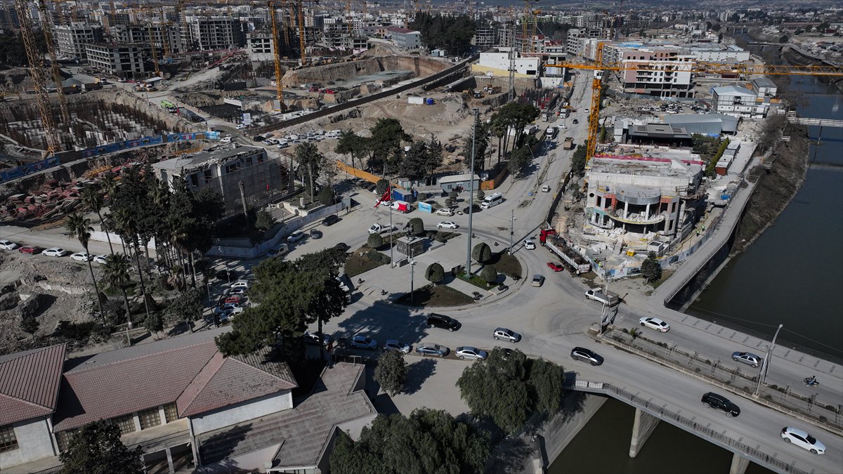Depremlerin yıkıma neden olduğu il merkezleri görüntülendi - Resim 25