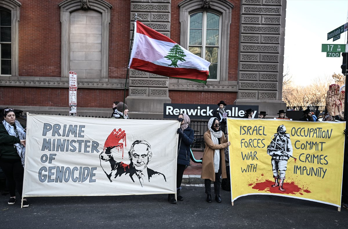 Donald Trump ve Binyamin Netanyahu, Beyaz Saray önünde protesto edildi