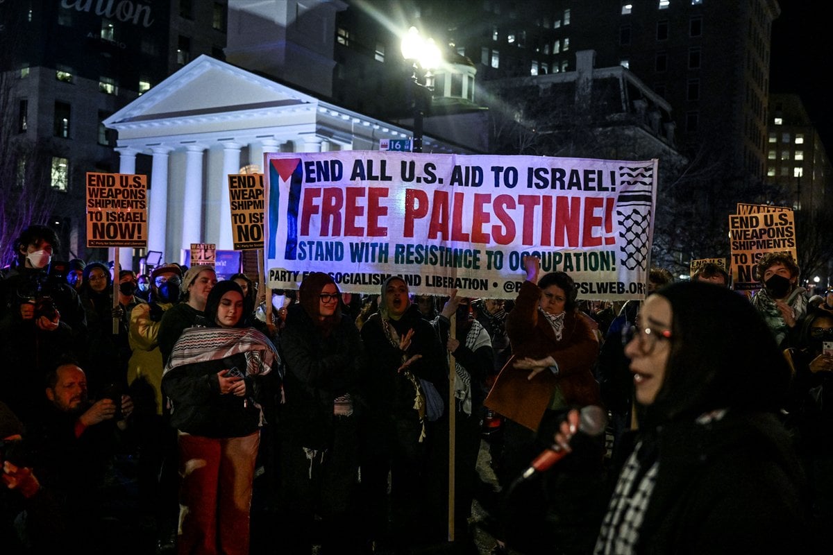 Donald Trump ve Binyamin Netanyahu, Beyaz Saray önünde protesto edildi