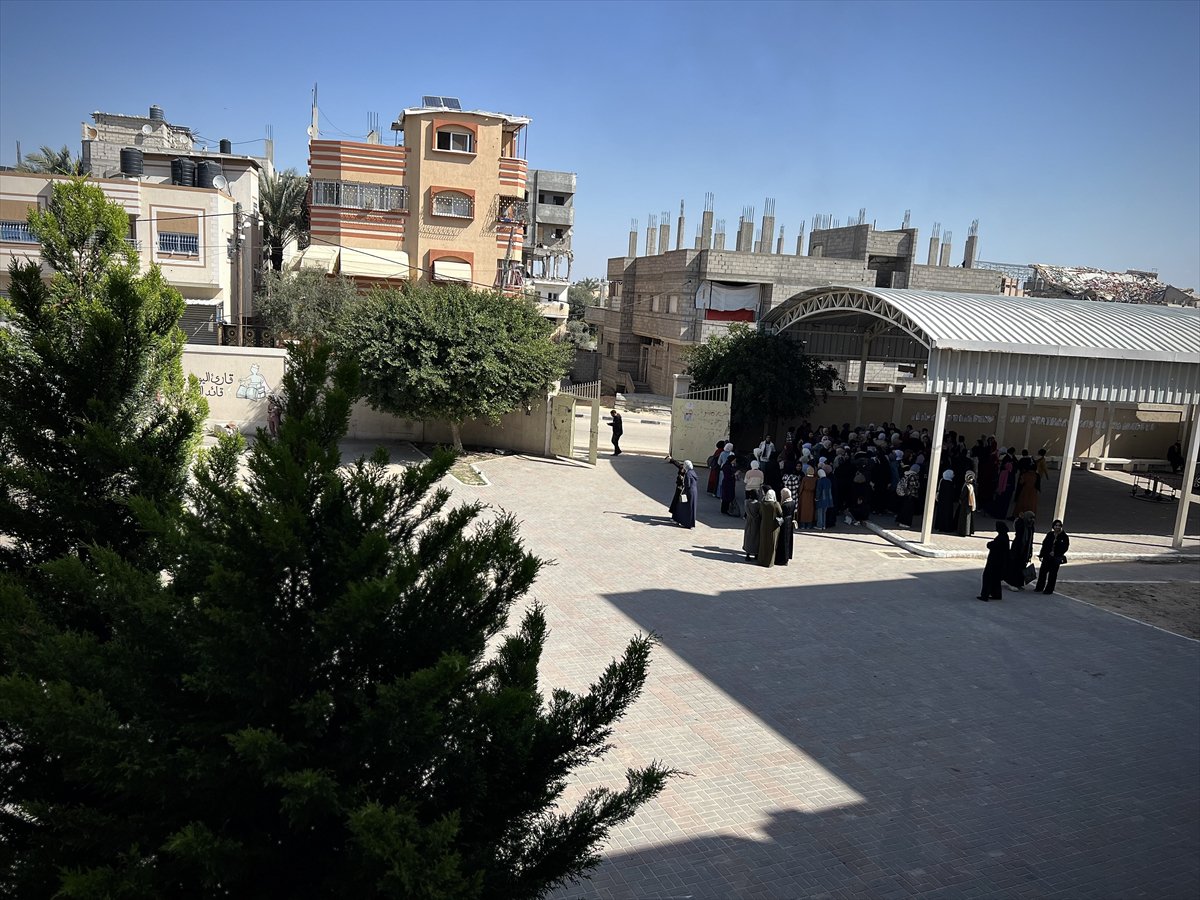 Gazze'de yaklaşık bir buçuk yıl ardan sonra eğitime dönüş