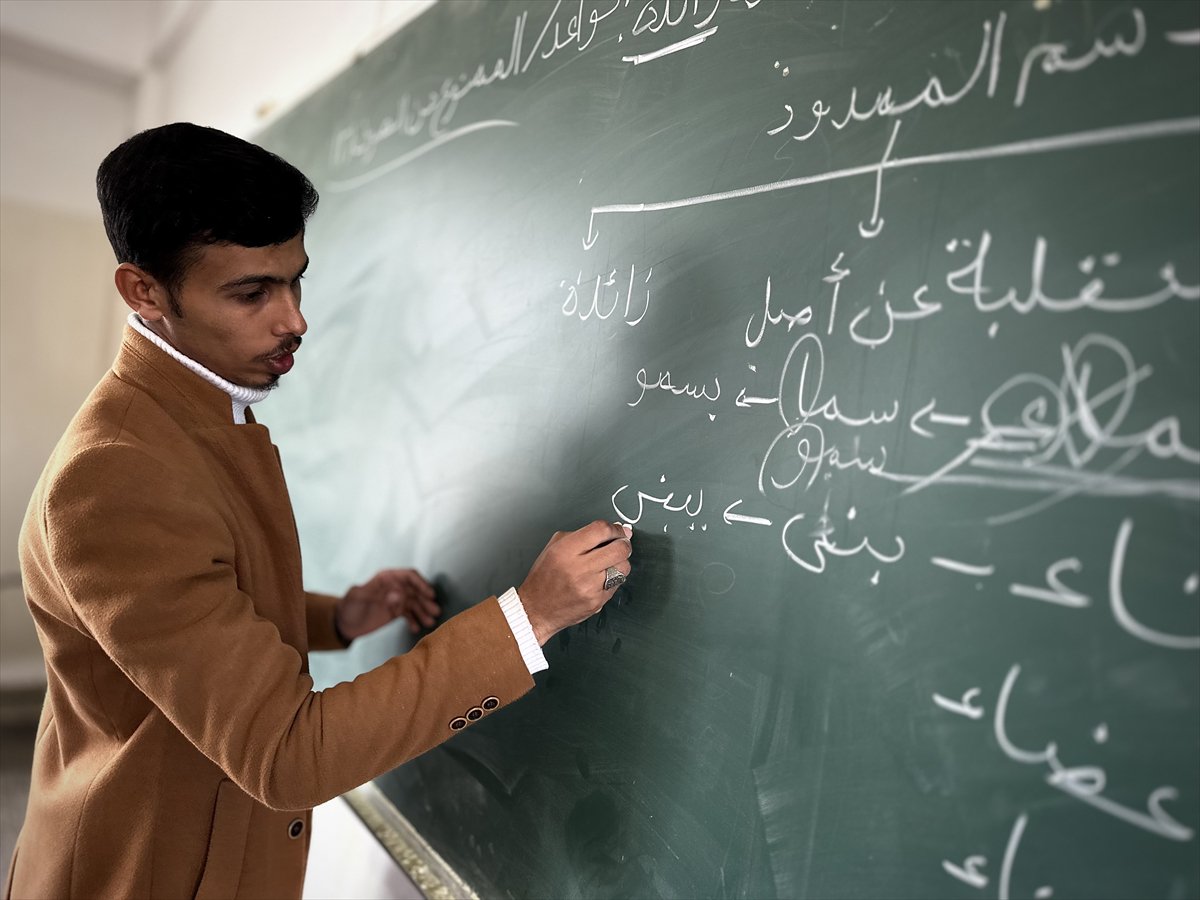 Gazze'de yaklaşık bir buçuk yıl ardan sonra eğitime dönüş