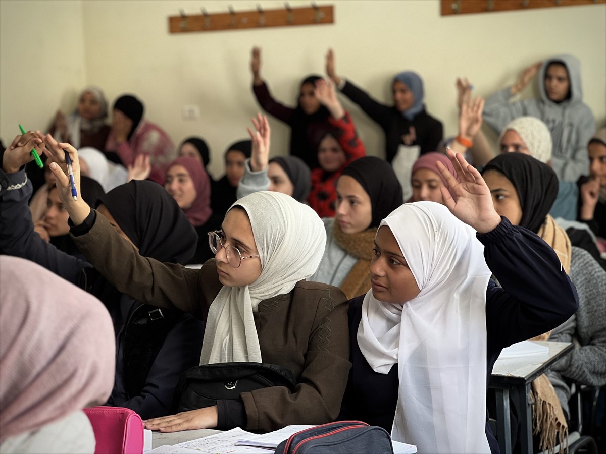 Gazze'de yaklaşık bir buçuk yıl ardan sonra eğitime dönüş
