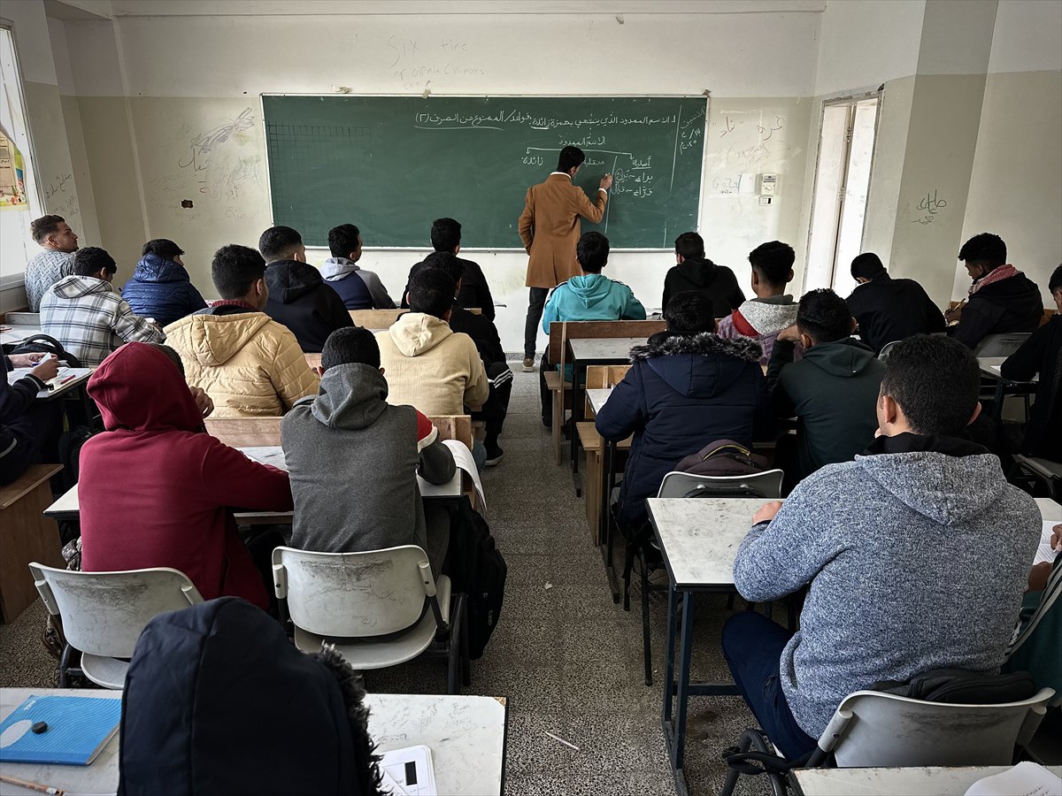 Gazze'de yaklaşık bir buçuk yıl ardan sonra eğitime dönüş
