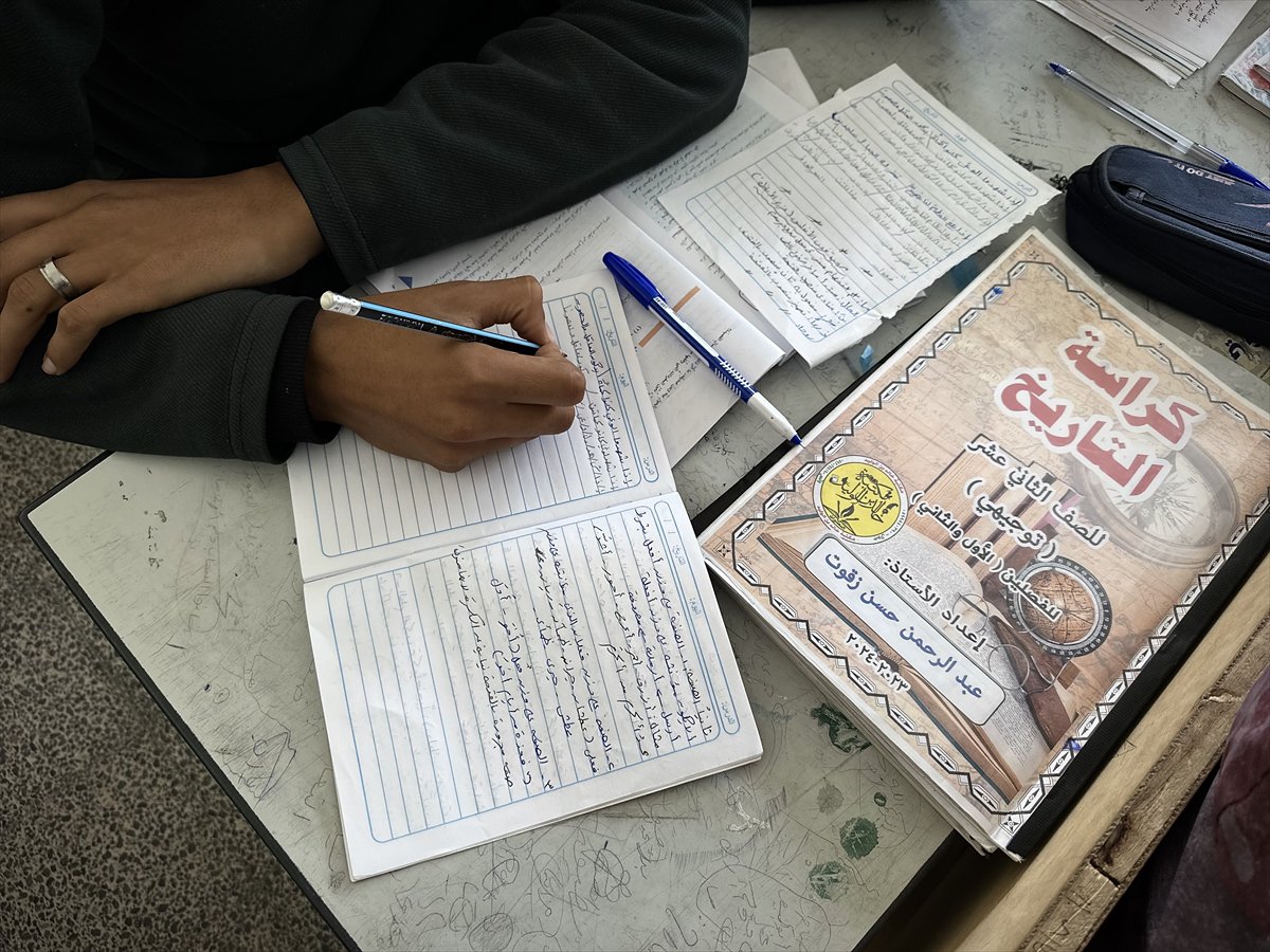 Gazze'de yaklaşık bir buçuk yıl ardan sonra eğitime dönüş