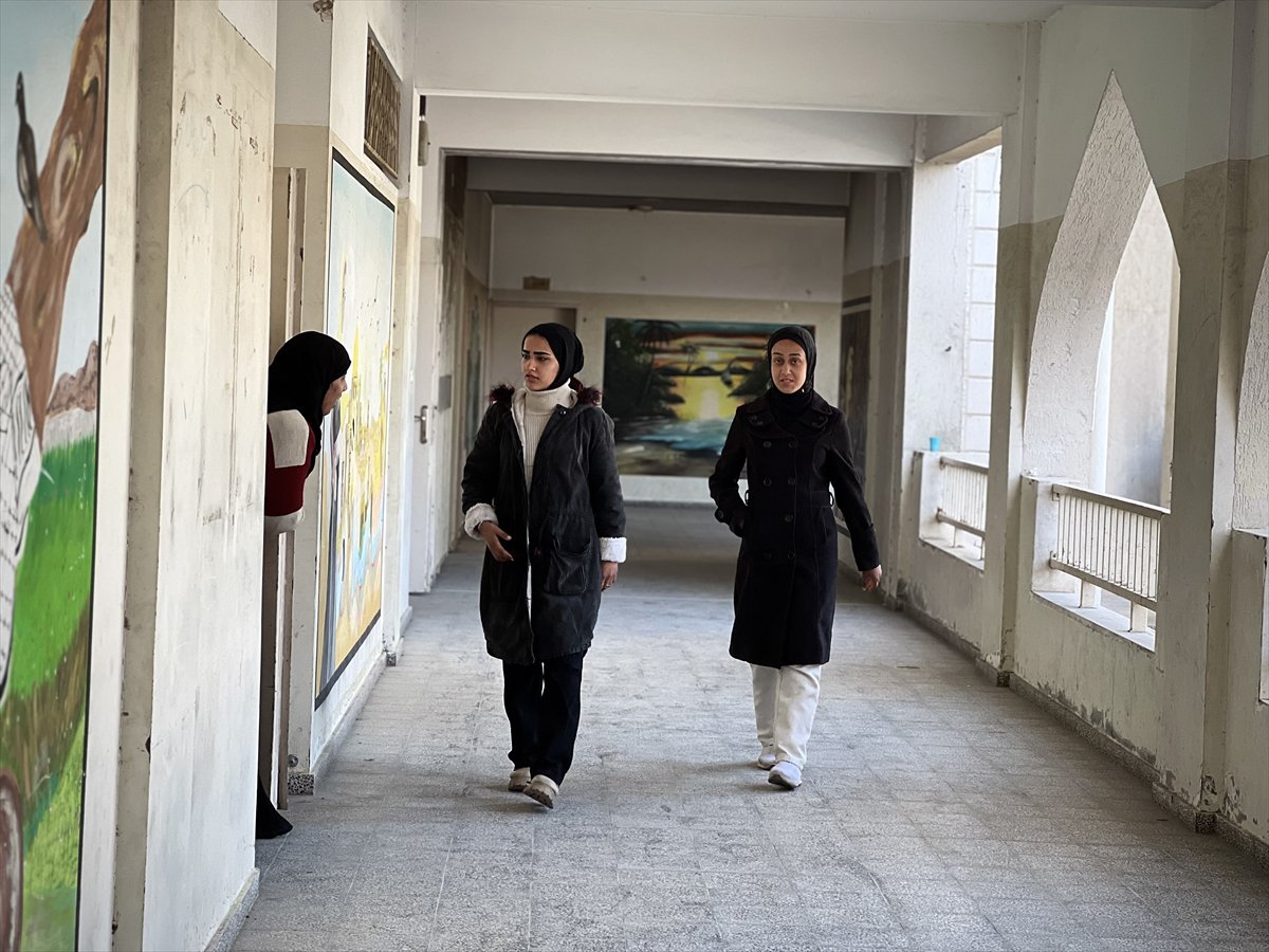 Gazze'de yaklaşık bir buçuk yıl ardan sonra eğitime dönüş