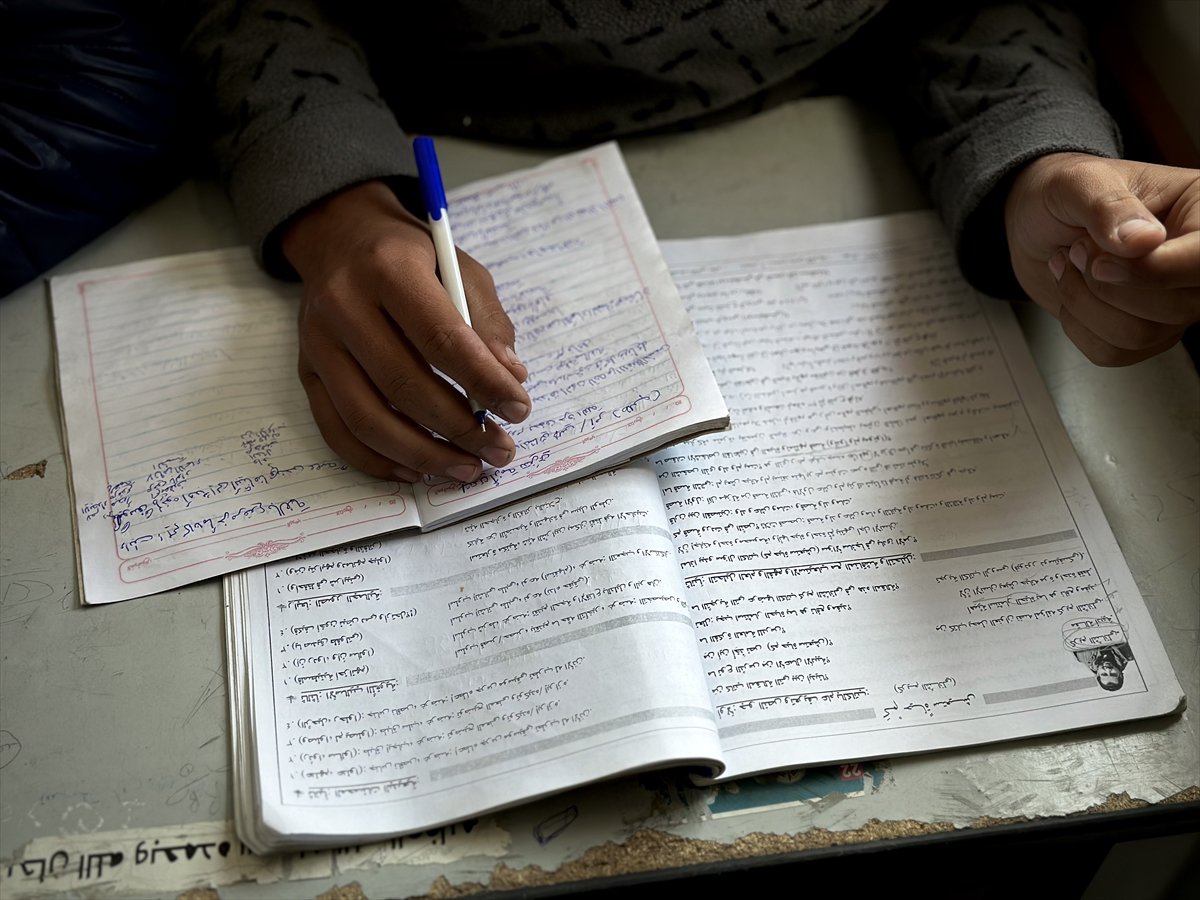 Gazze'de yaklaşık bir buçuk yıl ardan sonra eğitime dönüş