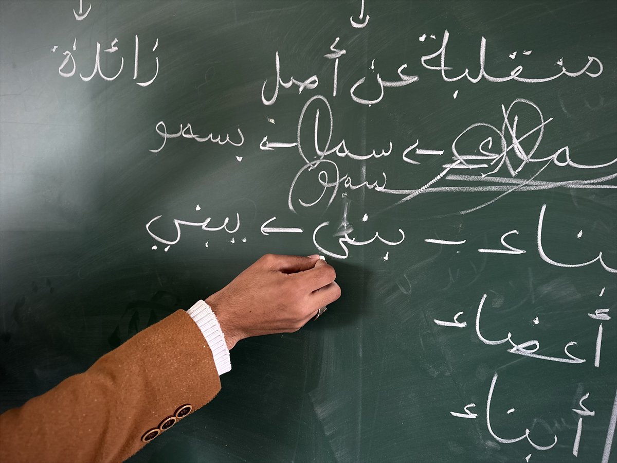 Gazze'de yaklaşık bir buçuk yıl ardan sonra eğitime dönüş