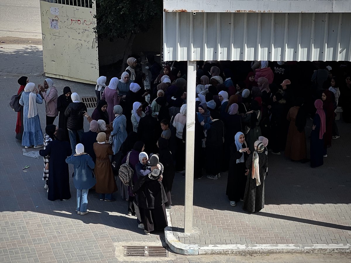 Gazze'de yaklaşık bir buçuk yıl ardan sonra eğitime dönüş