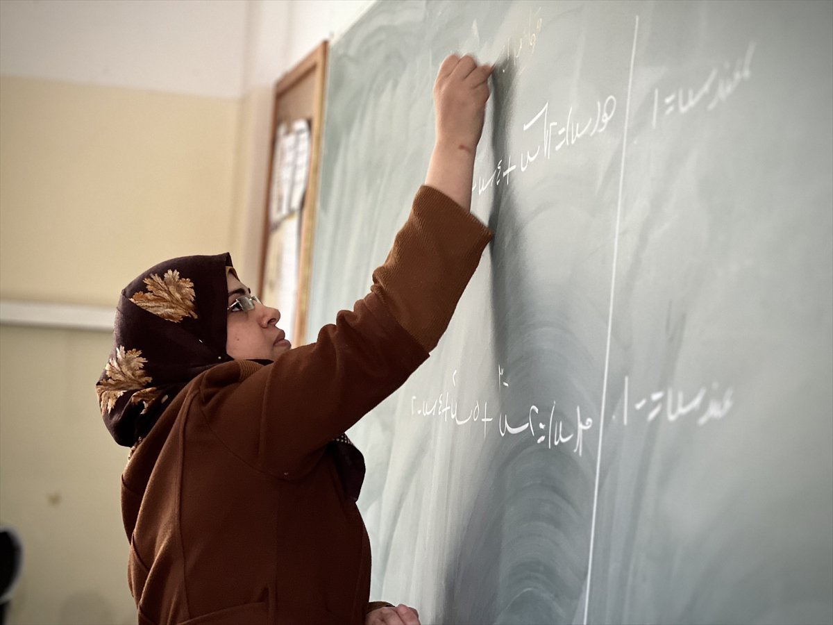 Gazze'de yaklaşık bir buçuk yıl ardan sonra eğitime dönüş