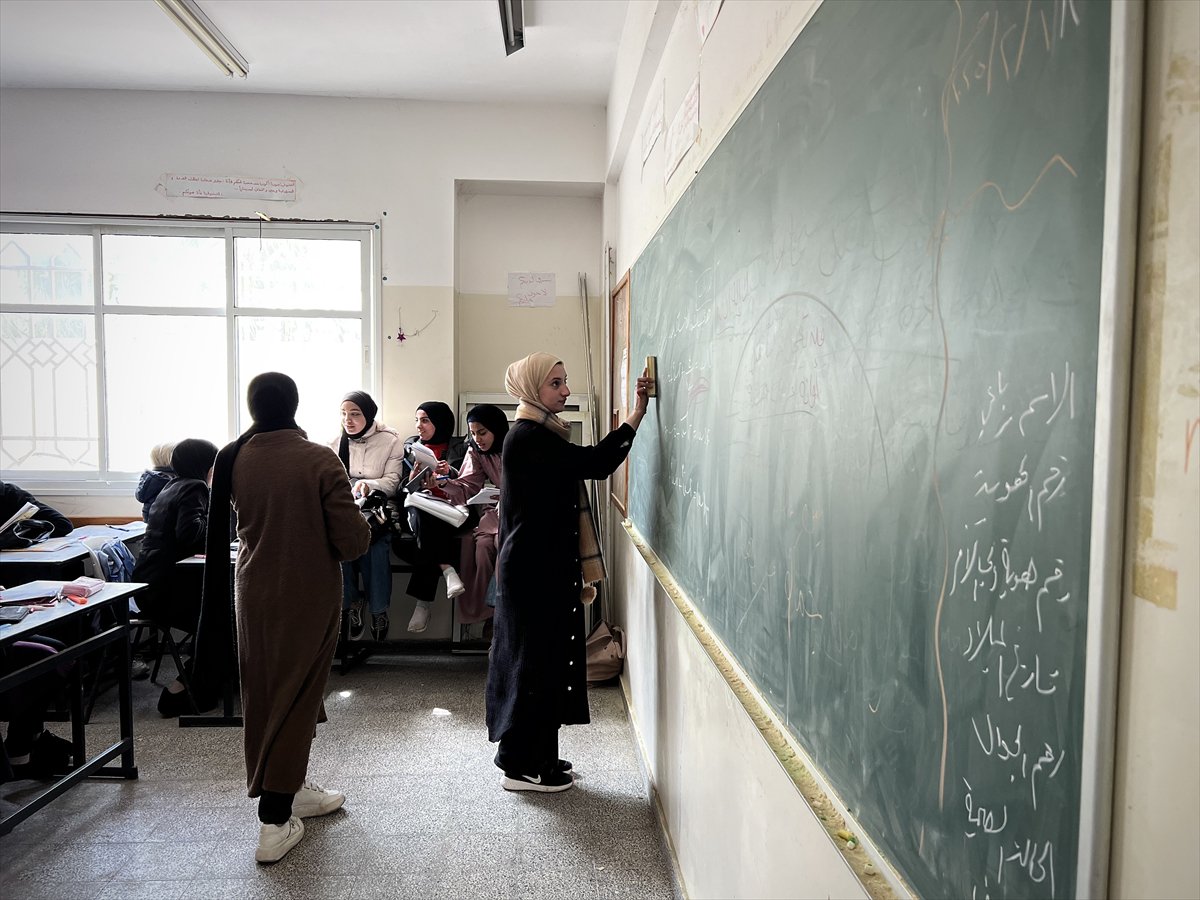 Gazze'de yaklaşık bir buçuk yıl ardan sonra eğitime dönüş