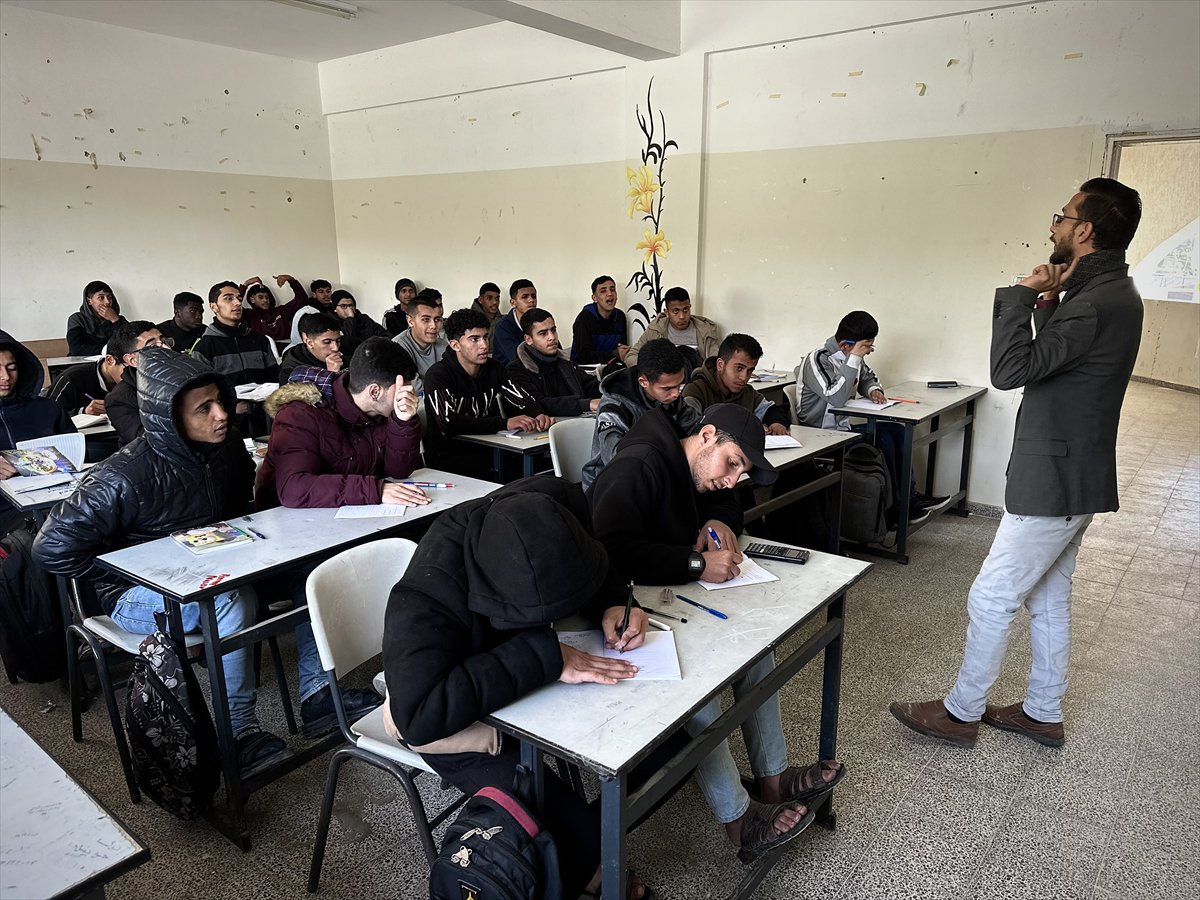 Gazze'de yaklaşık bir buçuk yıl ardan sonra eğitime dönüş