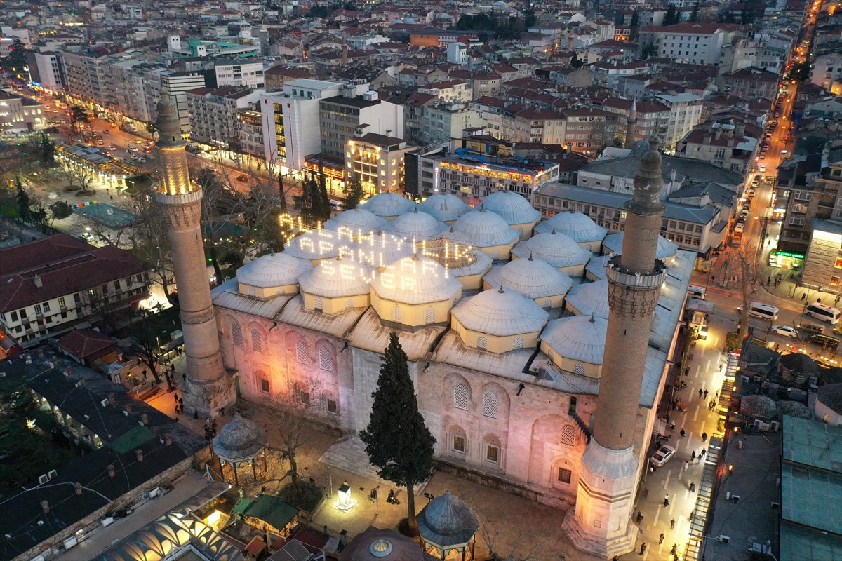 Ramazan'ı süsleyen mahyalar asıldı