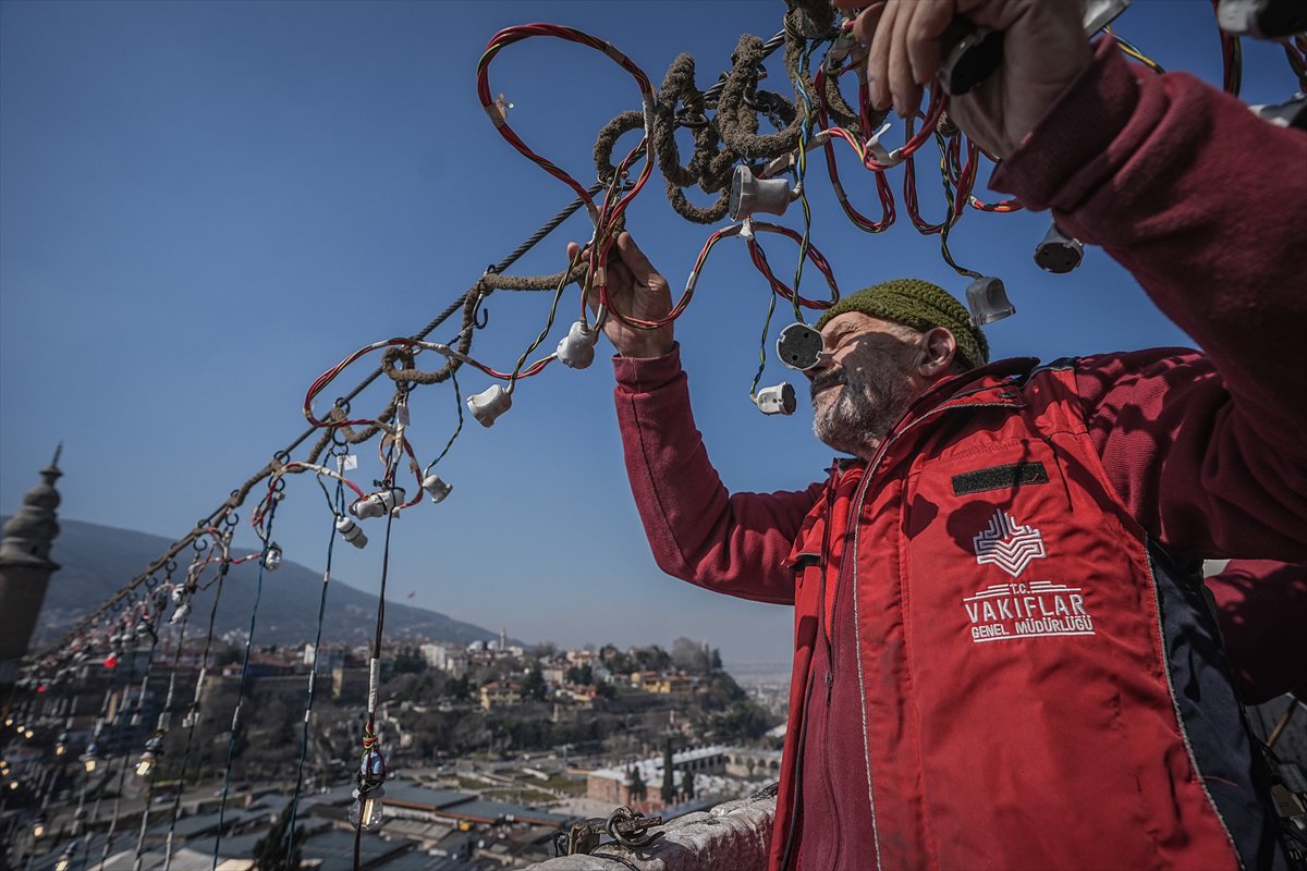 Ramazan'ı süsleyen mahyalar asıldı