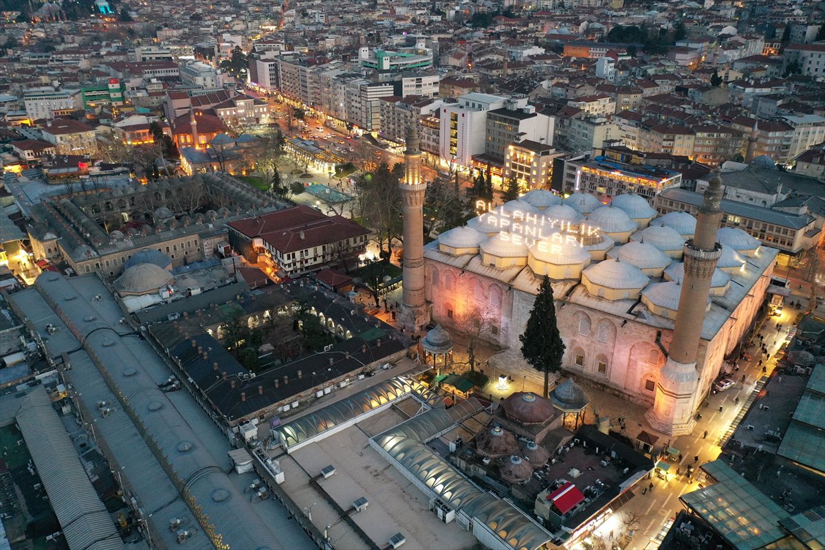 Ramazan'ı süsleyen mahyalar asıldı