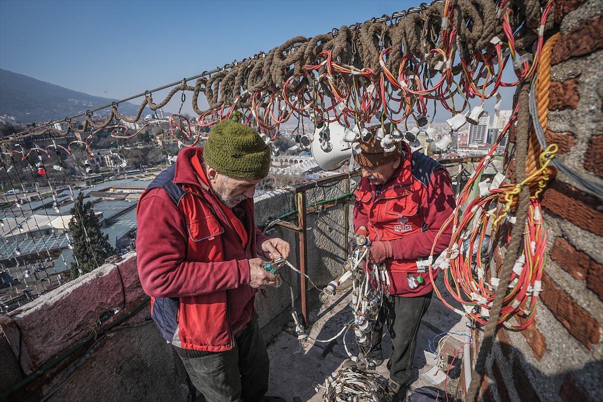 Ramazan'ı süsleyen mahyalar asıldı