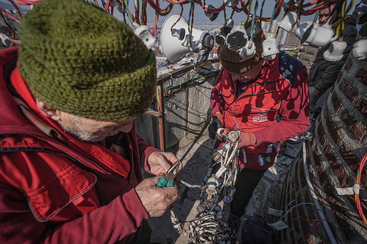 Ramazan'ı süsleyen mahyalar asıldı