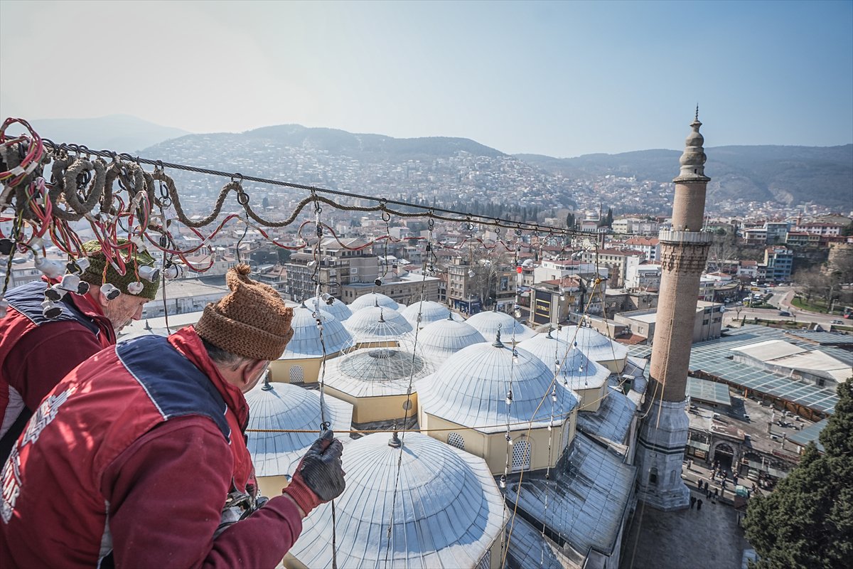 Ramazan'ı süsleyen mahyalar asıldı